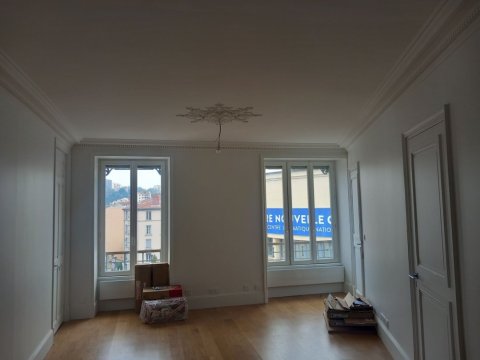 RENOVATION INTERIEURE D'UN STUDIO SITUE DANS LA REGION LYONNAISE