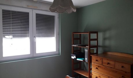 ISOLATION RGE INTERIEURE DANS UNE CHAMBRE SITUEE A VILLEURBANNE Y COMPRIS MISE EN PEINTURE SUR DEUX MURS