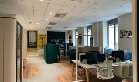 RENOVATION INTERIEURE OPEN SPACE BANQUE A LYON AVEC PLAFOND ACOUSTIQUE ET SOL PVC