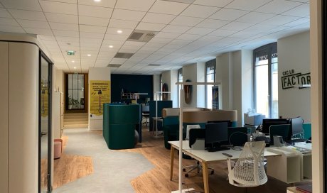 REAMENAGEMENT OPEN SPACE BANQUE A LYON AVEC PLAFOND ACOUSTIQUE ET SOL PVC