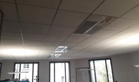 PLAFOND AVANT LES TRAVAUX DANS UNE AGENCE BANCAIRE LYONNAISE