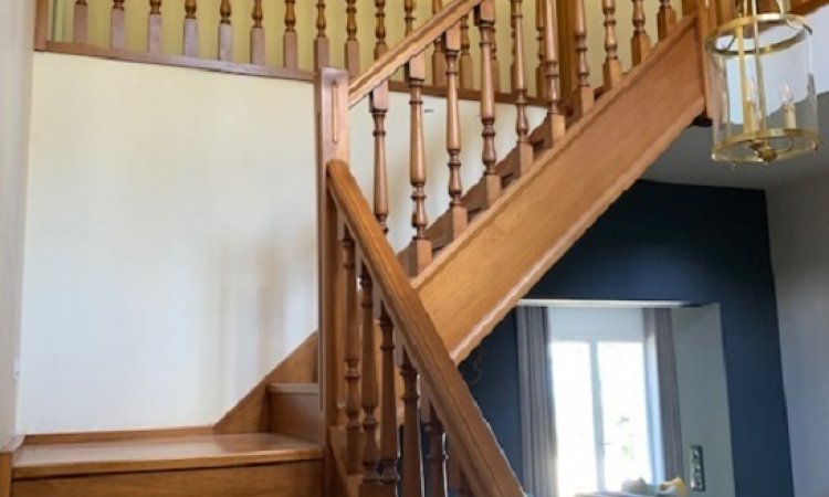 ESCALIER AVANT TRAVAUX DANS UNE MAISON SITUEE A LIMONEST