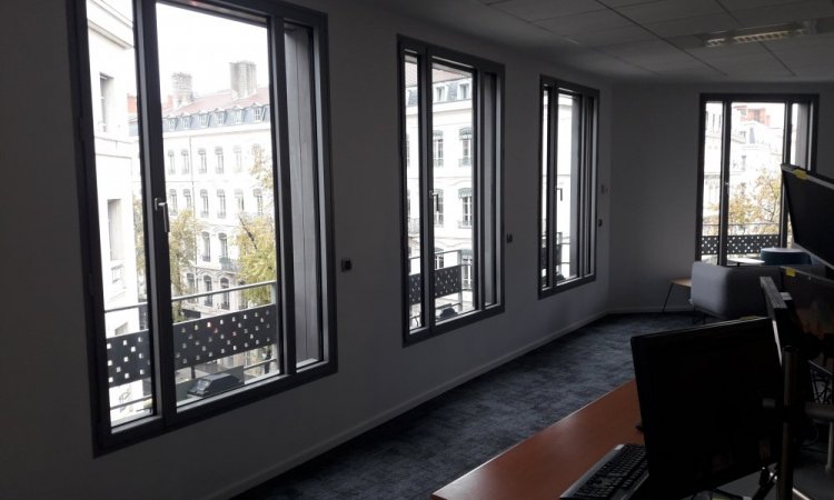 SALLE APRES LES TRAVAUX DANS UNE AGENCE BANCAIRE SITUEE A LYON