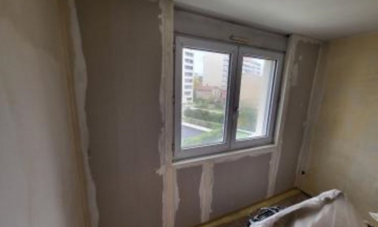 FACE DE MUR CHAMBRE VILLEURBANNE ETAPE 2 DE TRAVAUX ISOLATION RGE