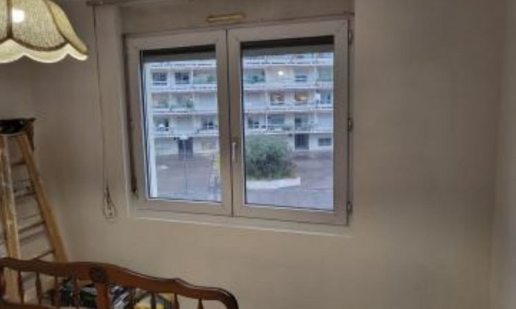 FACE DE MUR CHAMBRE VILLEURBANNE EN DEBUT DE TRAVAUX ISOLATION RGE